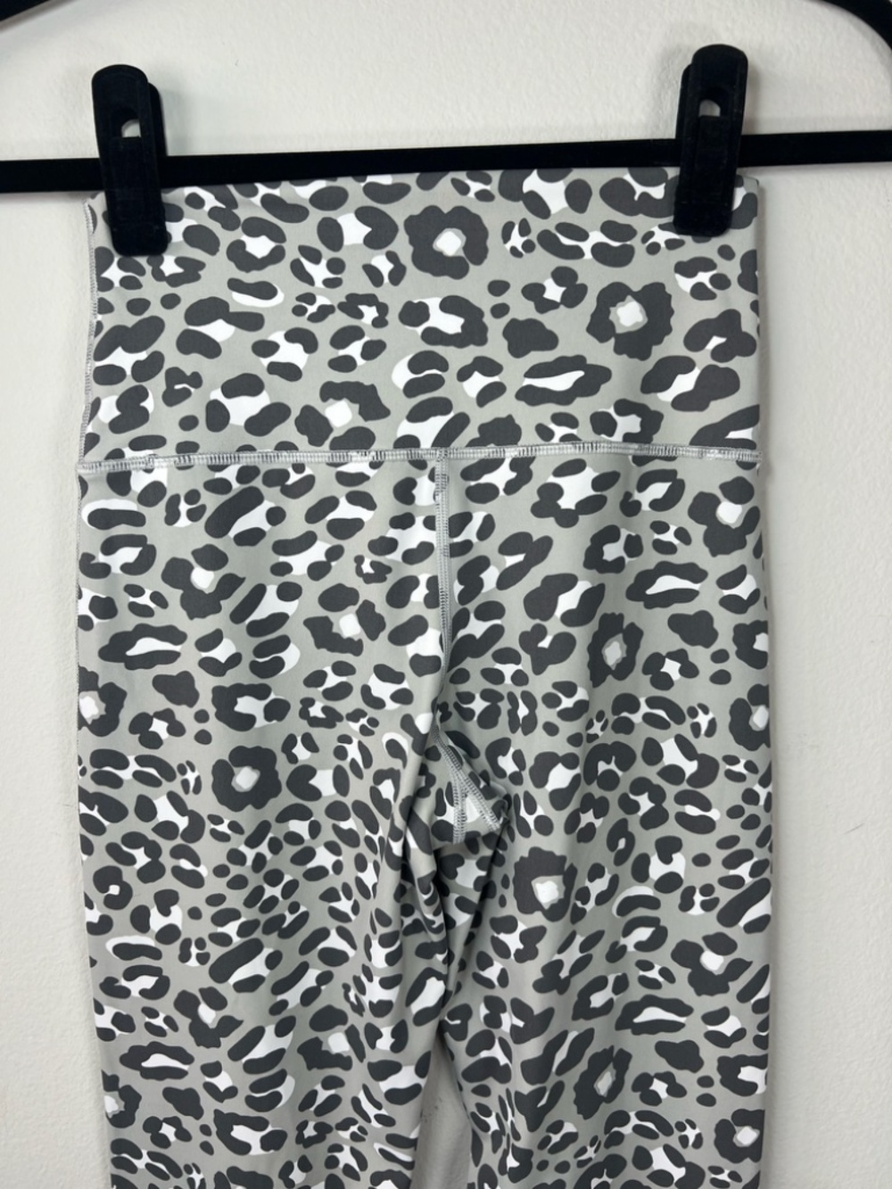 Offline by Aerie Goals 7/8 High Rise Leggings Gray Cheetah Yoga Pilates FLAW Sm - Picture 7 of 9